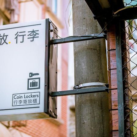 Loft Hostel Fengjia Taichung Bagian luar foto