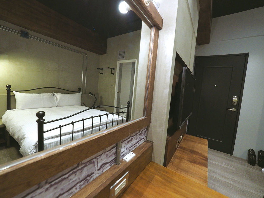 Loft Hostel Fengjia Taichung Bagian luar foto