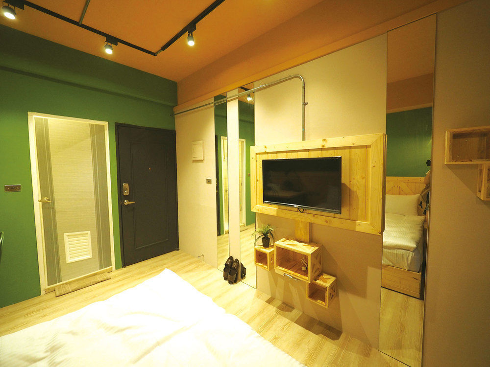 Loft Hostel Fengjia Taichung Bagian luar foto