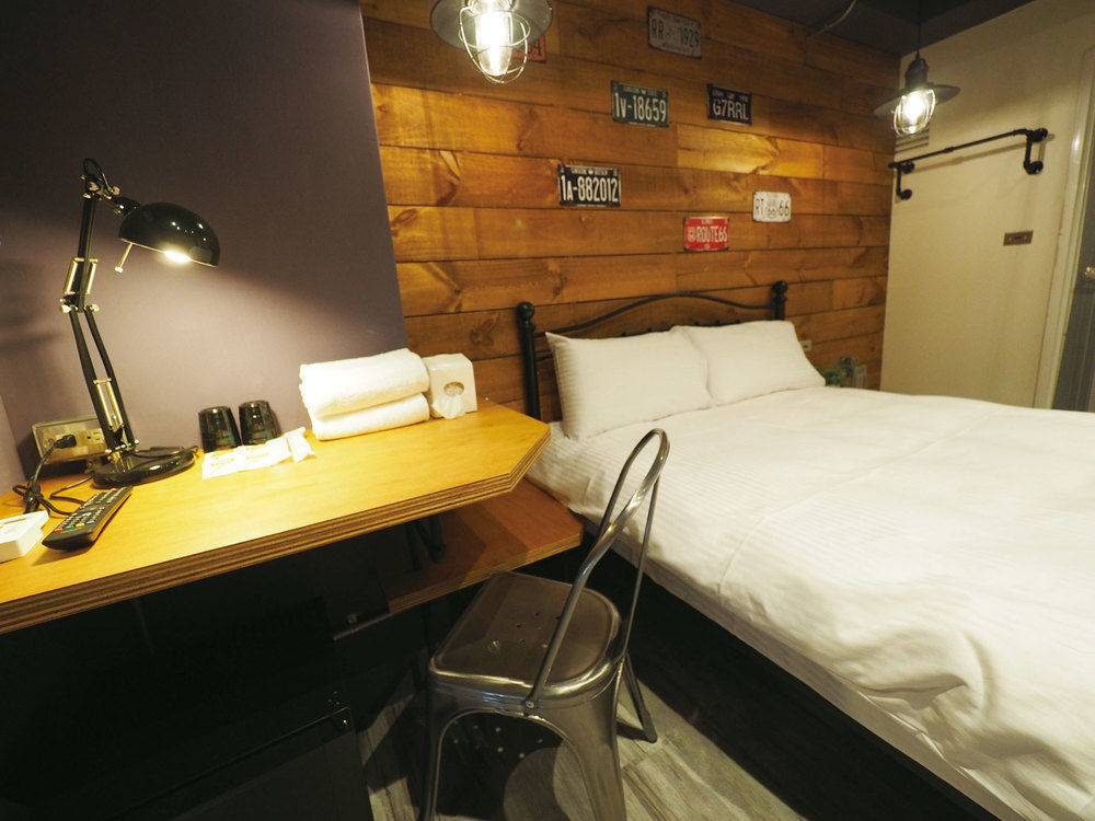 Loft Hostel Fengjia Taichung Bagian luar foto