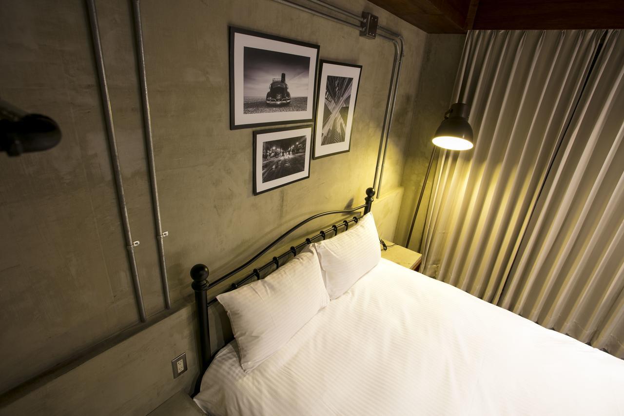 Loft Hostel Fengjia Taichung Bagian luar foto