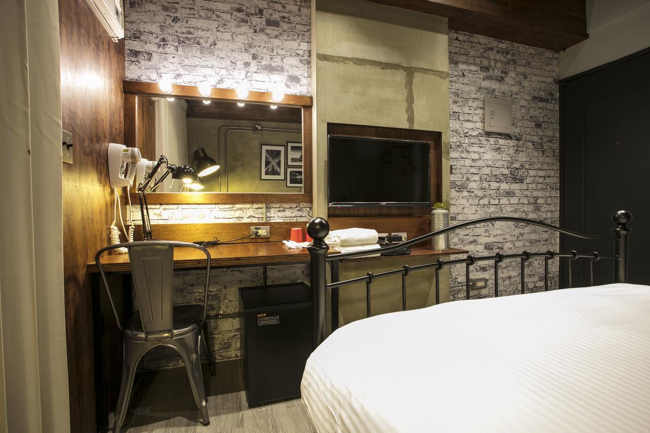 Loft Hostel Fengjia Taichung Bagian luar foto