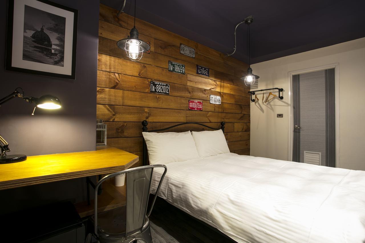 Loft Hostel Fengjia Taichung Bagian luar foto