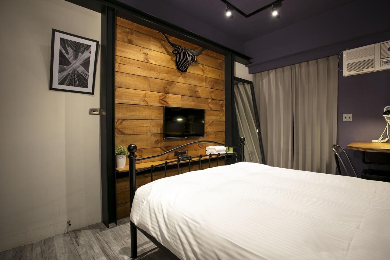 Loft Hostel Fengjia Taichung Bagian luar foto