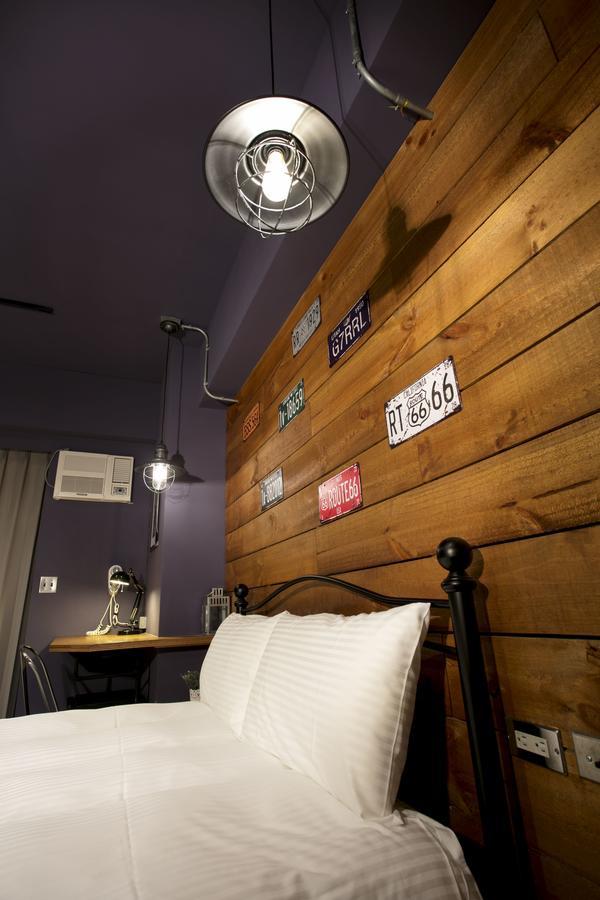 Loft Hostel Fengjia Taichung Bagian luar foto