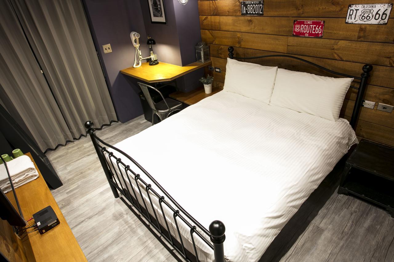 Loft Hostel Fengjia Taichung Bagian luar foto