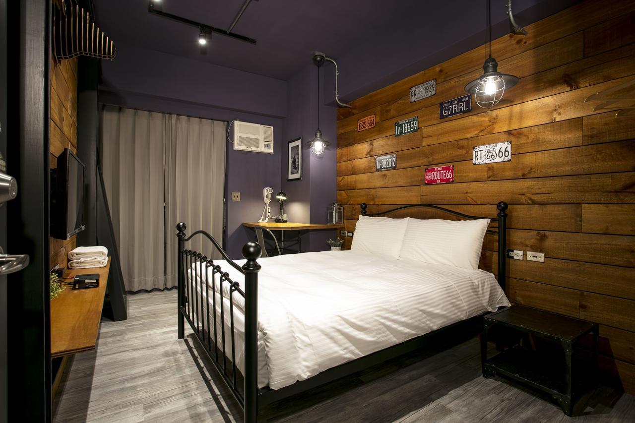 Loft Hostel Fengjia Taichung Bagian luar foto