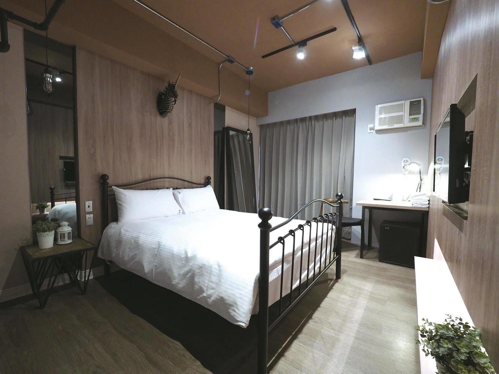 Loft Hostel Fengjia Taichung Bagian luar foto