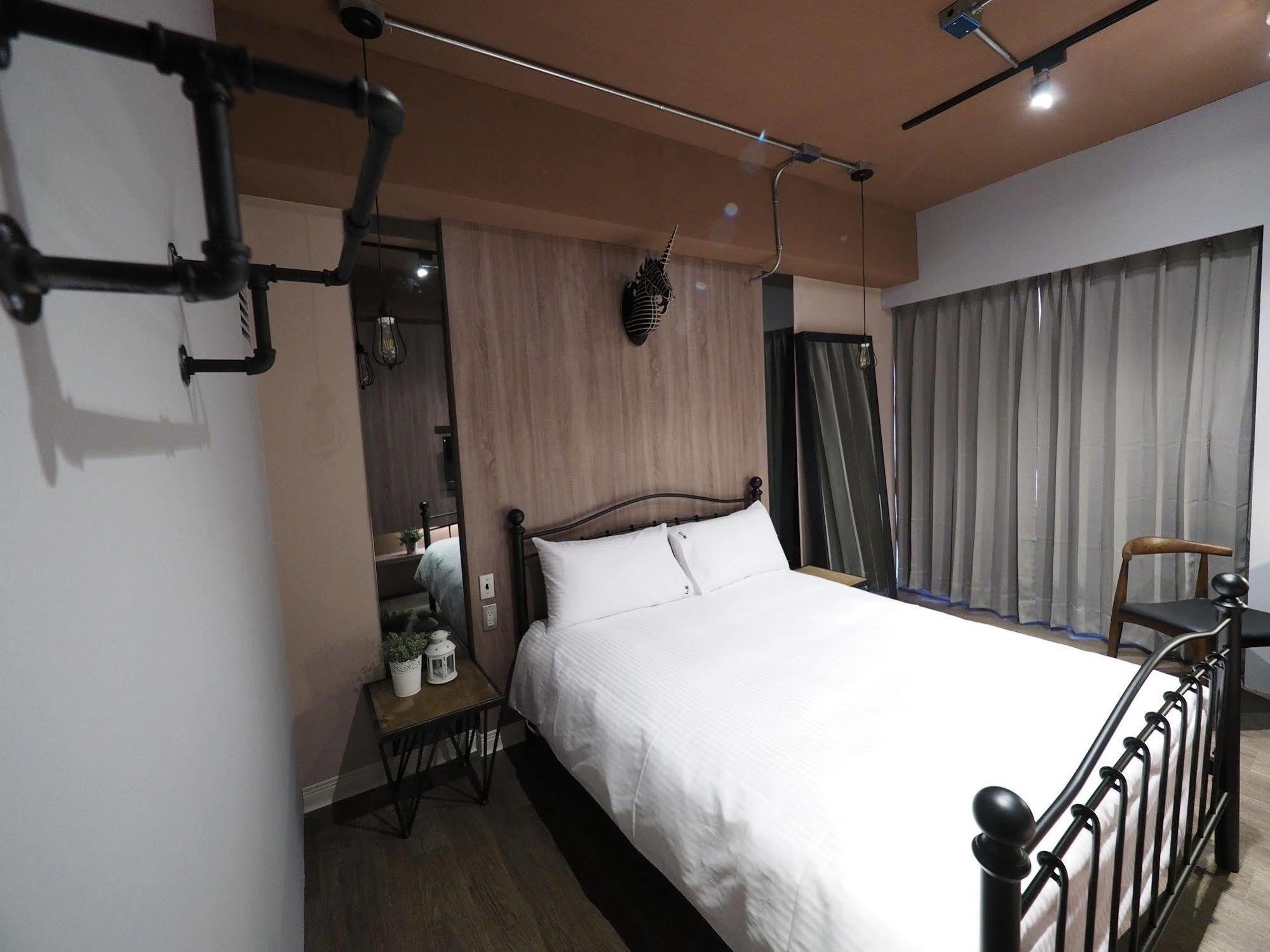 Loft Hostel Fengjia Taichung Bagian luar foto